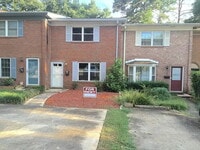 Building Photo - GREAT LOCATION 2BED 2BATH! FENCED IN YARD!