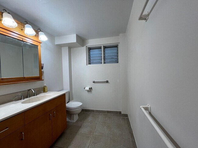 Building Photo - T1247ach