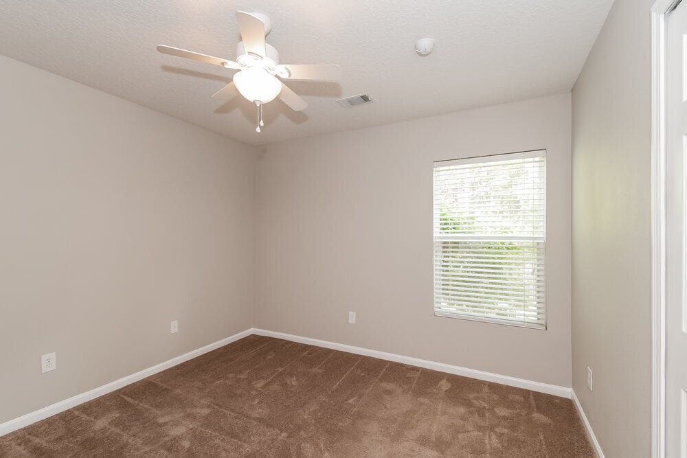 Building Photo - 2120 Sotterley Ln