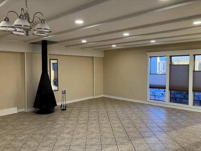Building Photo - 5918 Lago Vista Way