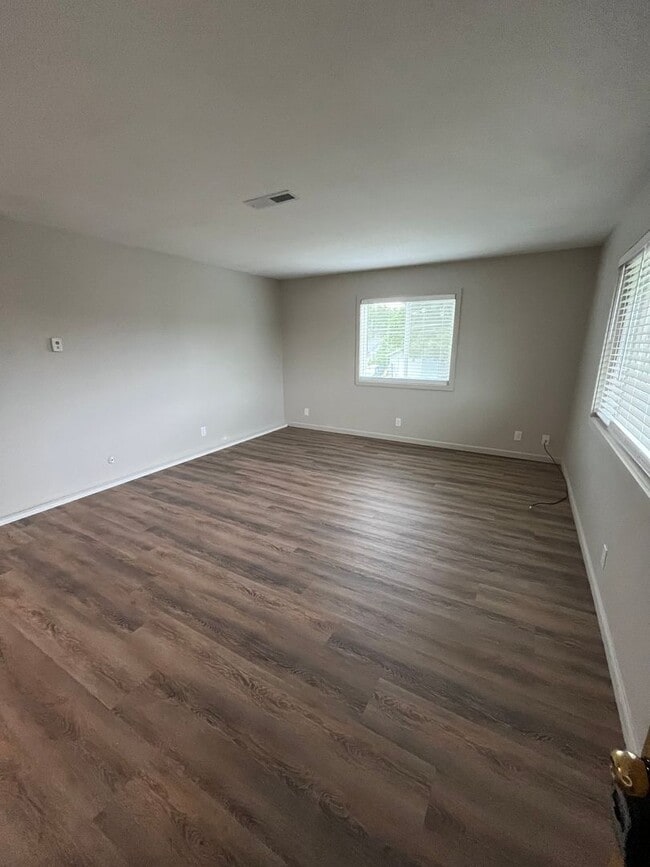 Building Photo - 1404 Toole Ave