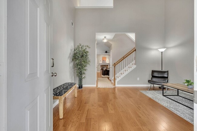 Building Photo - Spotless 3BR/2.5BA townhome minutes from West End, Downtown Nashville!