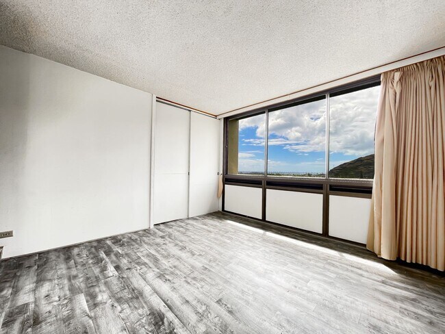 Building Photo - Panoramic Views from Hawaii Kai Condo