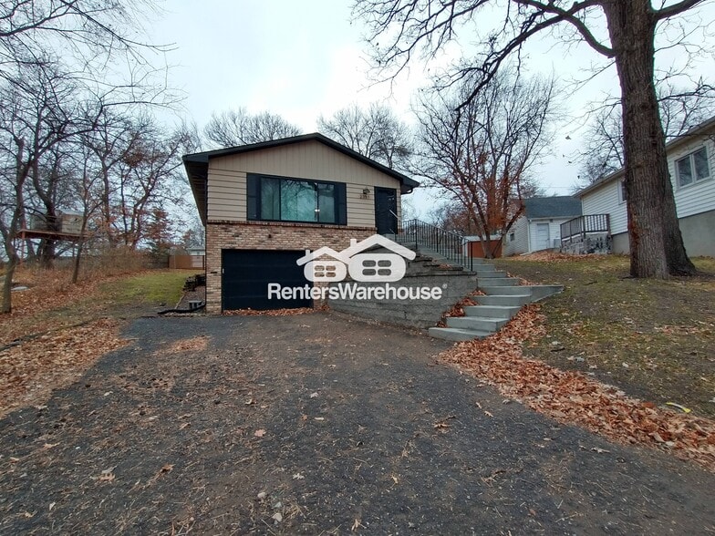 Primary Photo - 2351 Jonquil Ln N