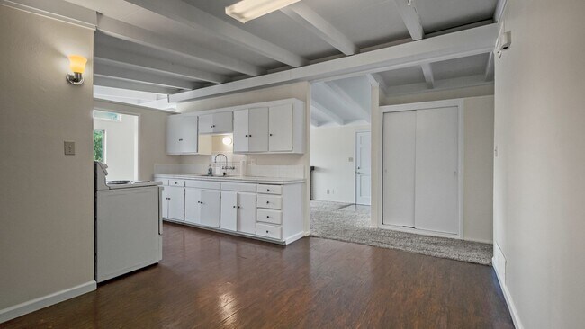 Building Photo - 202 Arguello Ave