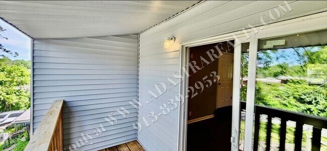 Building Photo - Nice Updated 3 Bed, 1 Bath in KCK-Availabl...