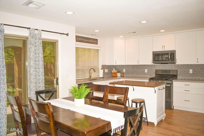 Building Photo - 28324 N 25th Ave