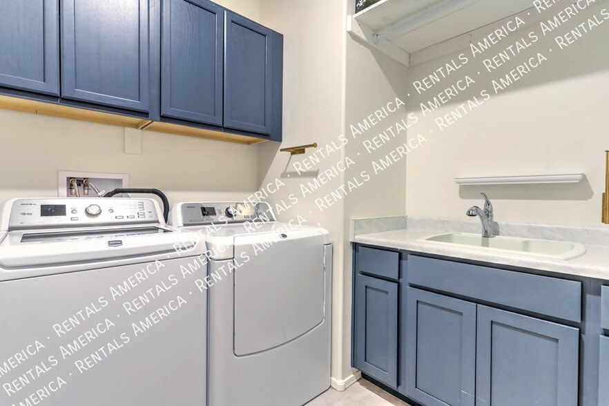 Building Photo - 5525 W San Francisco Trl