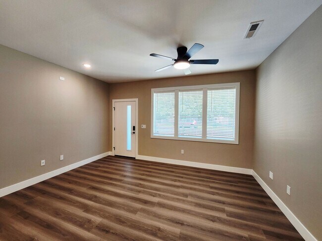 Building Photo - 2112 Lentz Rd