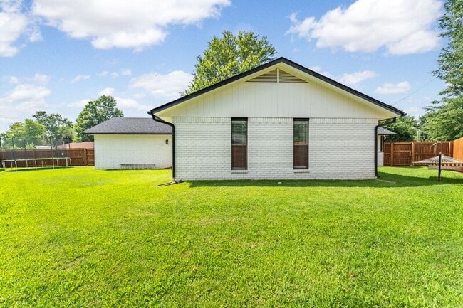 Building Photo - 1906 SE Taylor St