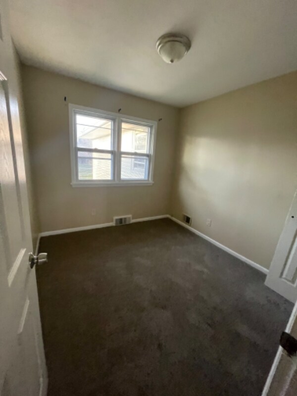 Building Photo - 44 Brookdale Park