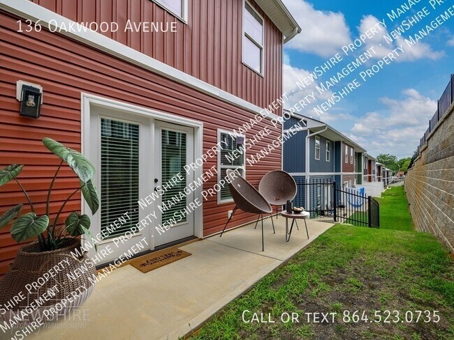 Building Photo - 136 Oakwood Ave