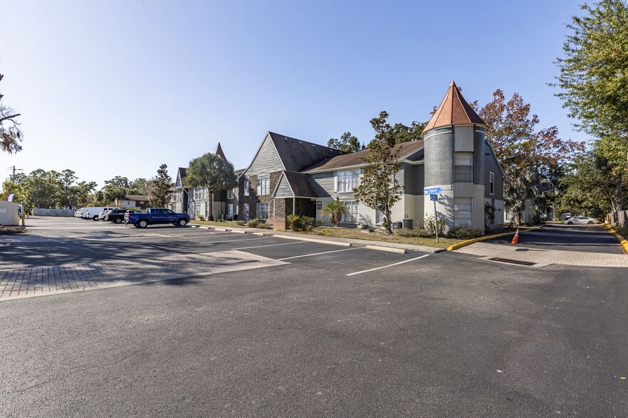 Building Photo - Foxcroft Apartments