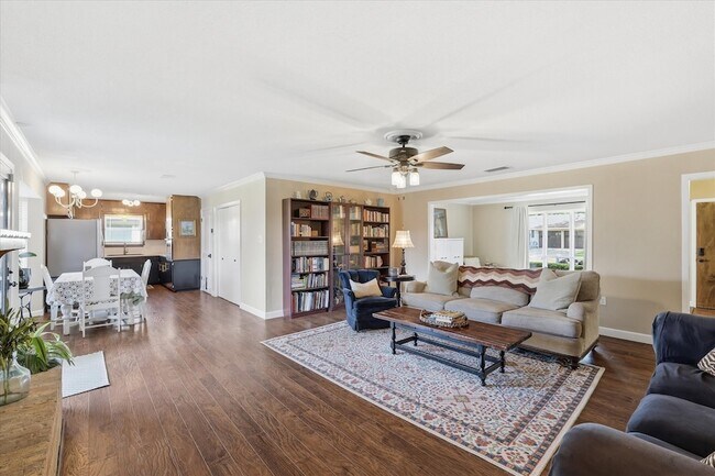 Building Photo - 217 E Louella Dr