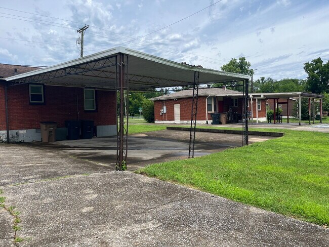 Building Photo - 3311 W Hamilton Ave