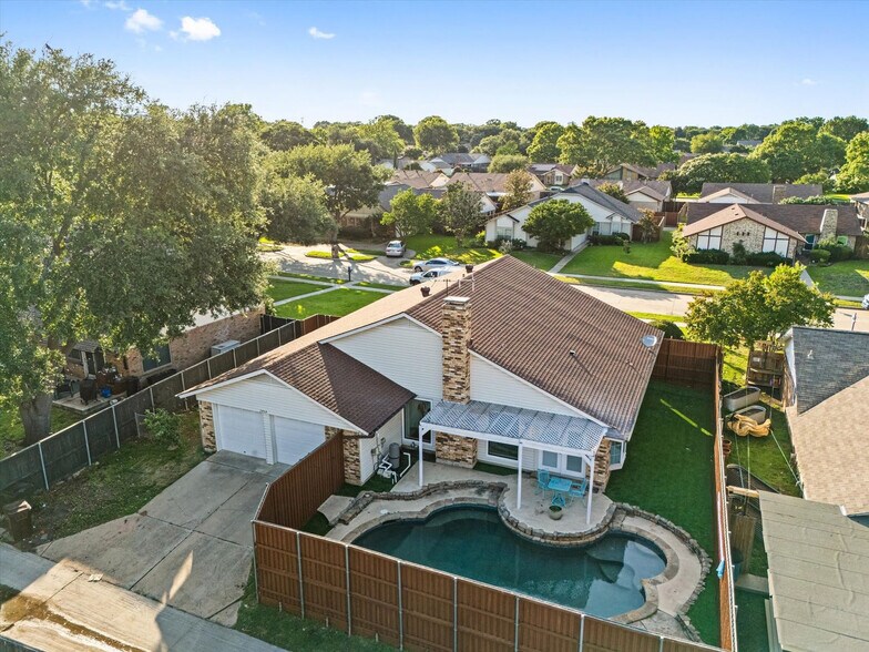Building Photo - 3404 Newkirk Dr
