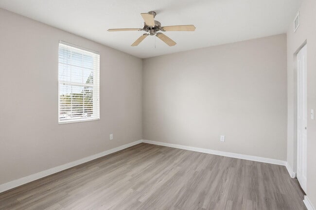 Building Photo - 3601 High Ridge Rd