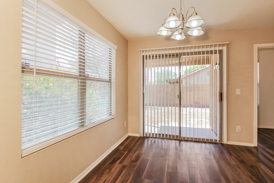 Building Photo - 2299 E Peach Tree Dr