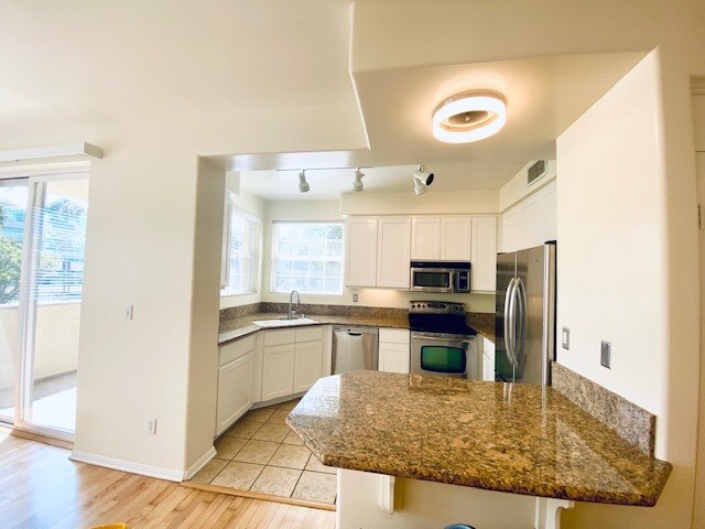 Building Photo - 350 K St