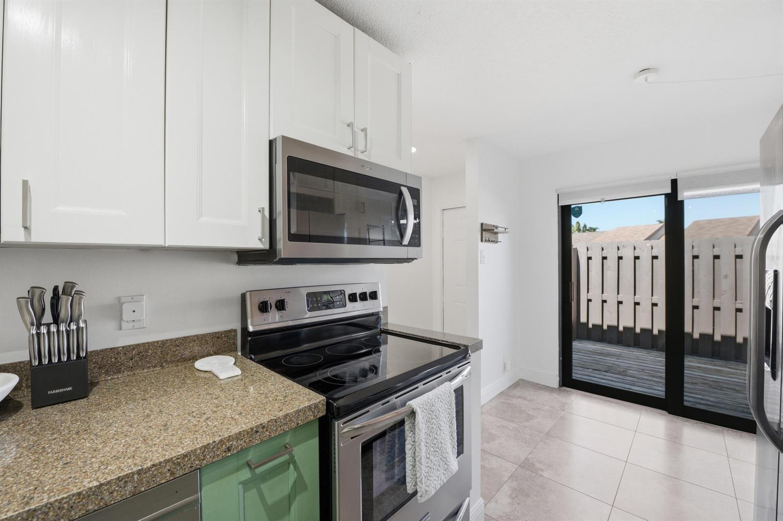 Building Photo - 2075 SW 82nd Ave