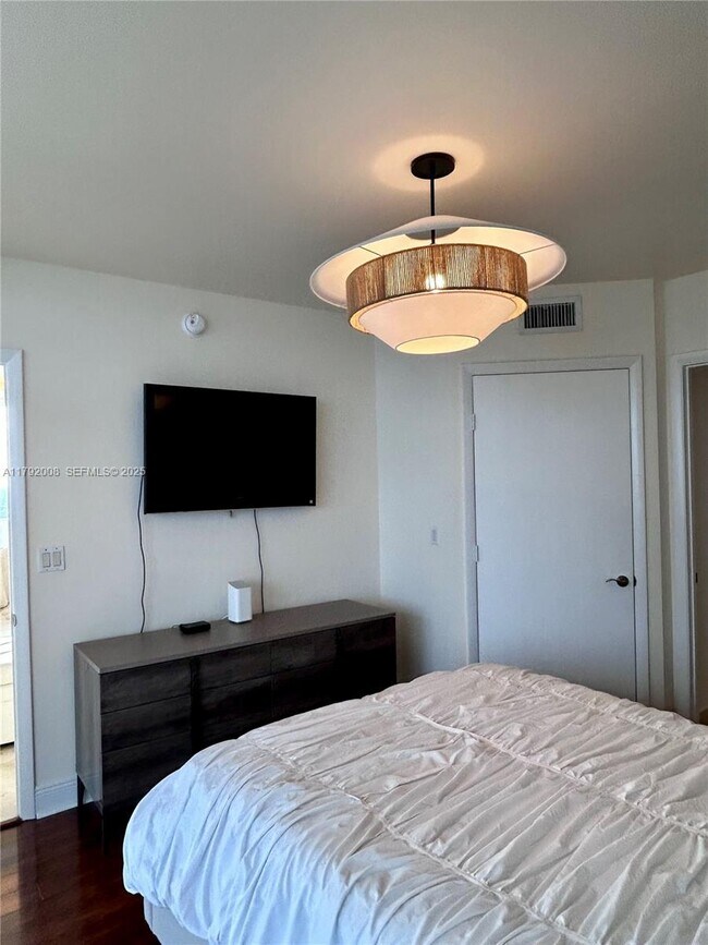 Building Photo - 1830 S Ocean Dr