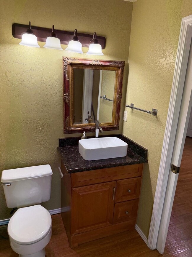 Building Photo - 934 Flagstone Dr