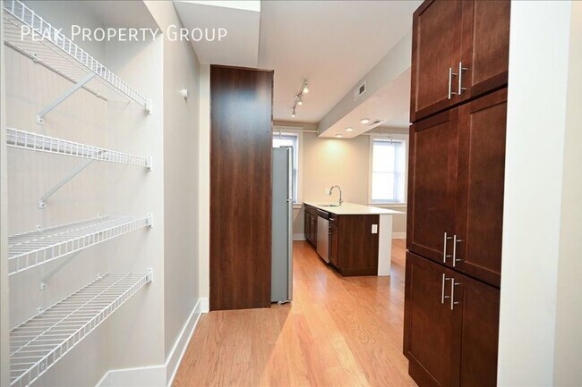 Building Photo - 433 E 13th St