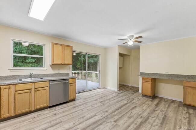 Building Photo - 22 Red Maple Rd