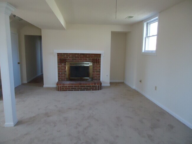 Building Photo - 105 Scenic Cir
