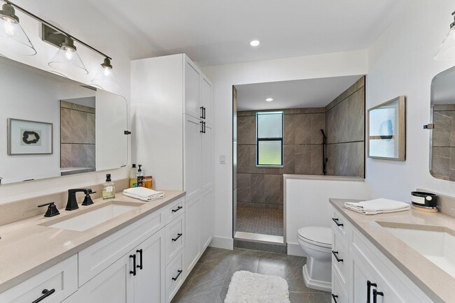 Building Photo - 19800 Sandpointe Bay Dr