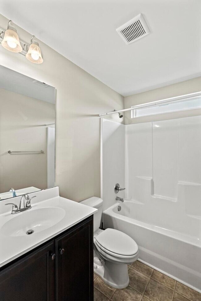 Building Photo - 211 Rowland Dr