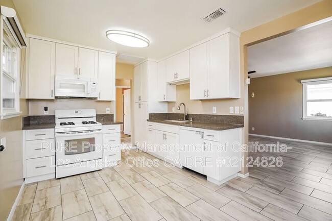 Building Photo - 13421 Curtis and King Rd