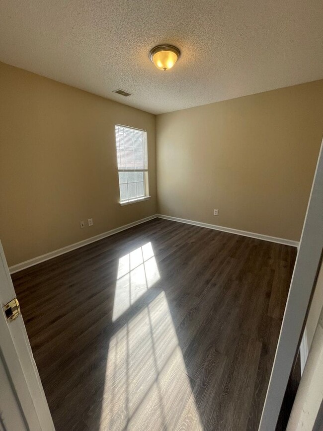 Building Photo - Charming 3-Bedroom Home in Oak Pointe – COMING IN JUNE!!!!!!!!!