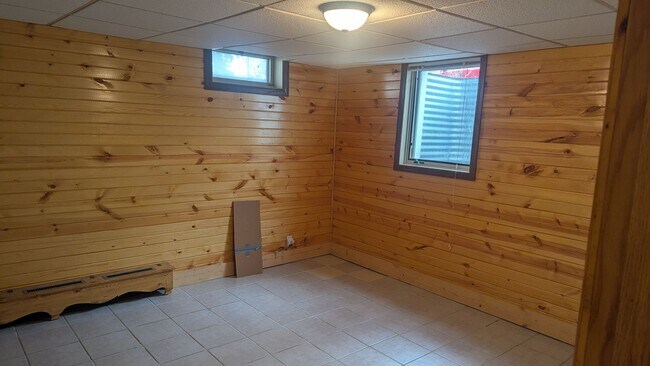 Building Photo - 1400 13th Ave NE