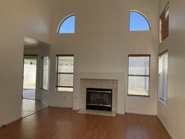 Building Photo - 5726 Roundrock Dr