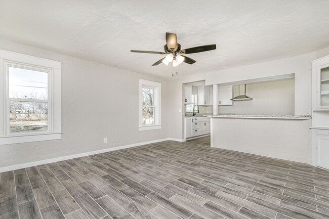 Building Photo - 4/2 Home for Lease