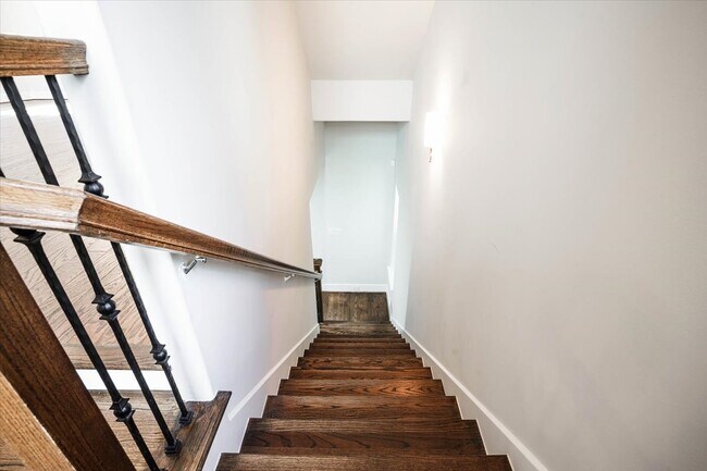 Building Photo - 5648 Larkin St