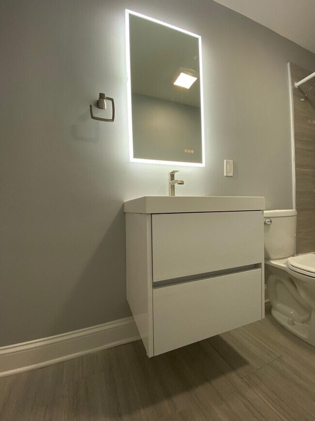 Building Photo - 378 Orchard St