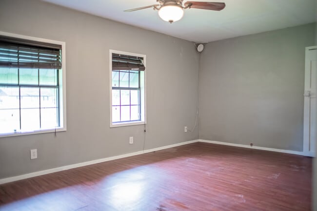 Building Photo - 2109 E Goliad Ave