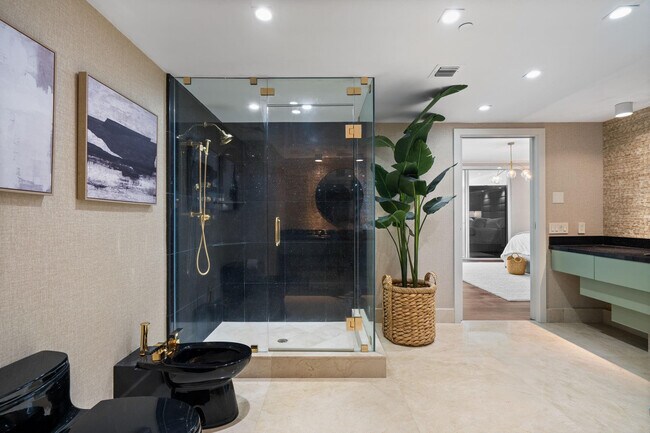 Building Photo - 101 S Fort Lauderdale Beach Blvd