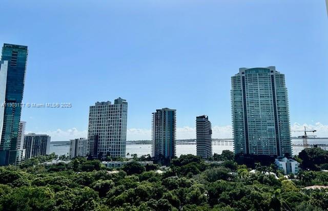 Building Photo - 1600 SW 1st Ave