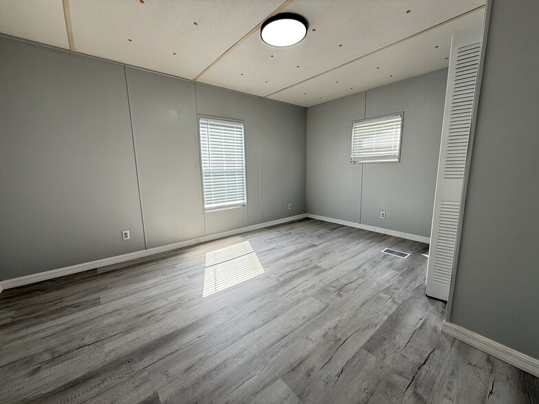 Building Photo - 256 Queen Mary Loop