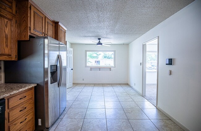 Building Photo - 3 Bedroom 1.75 bath with Solar Panels