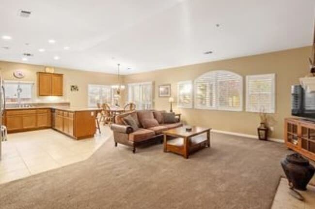 Building Photo - 3 bedroon 2 bath home