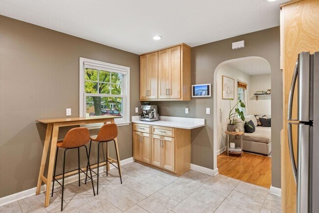 Building Photo - 3040 Hampshire Ave S