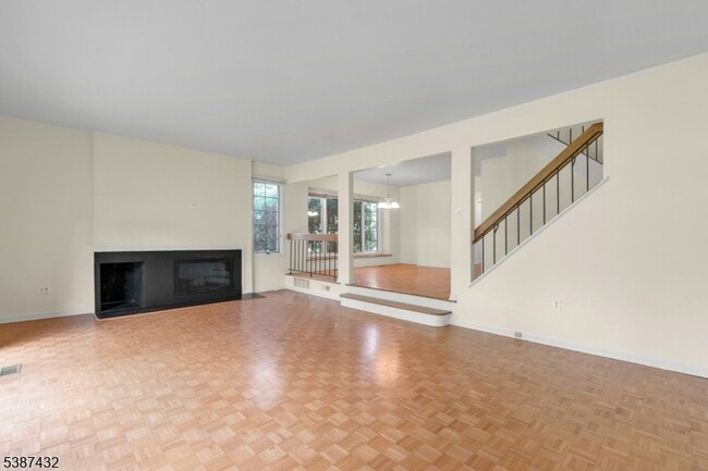Building Photo - 10 Shelley Pl