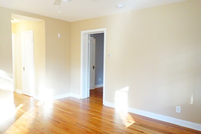 Building Photo - 8520 Greenwood Ave