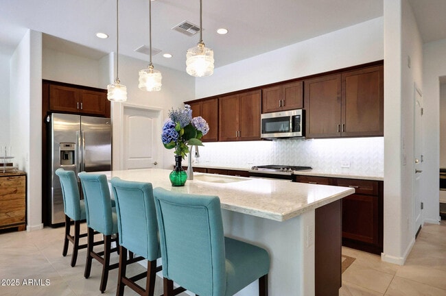 Building Photo - 16907 W Holly St