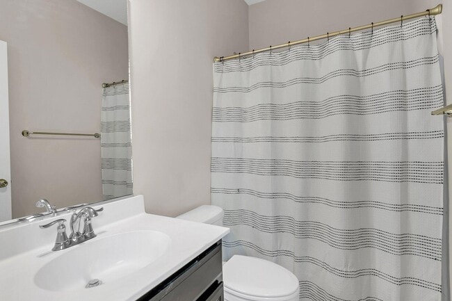 Building Photo - 146 Winding Branch Dr