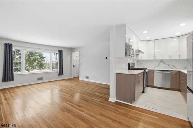 Building Photo - 81 Glen Ave